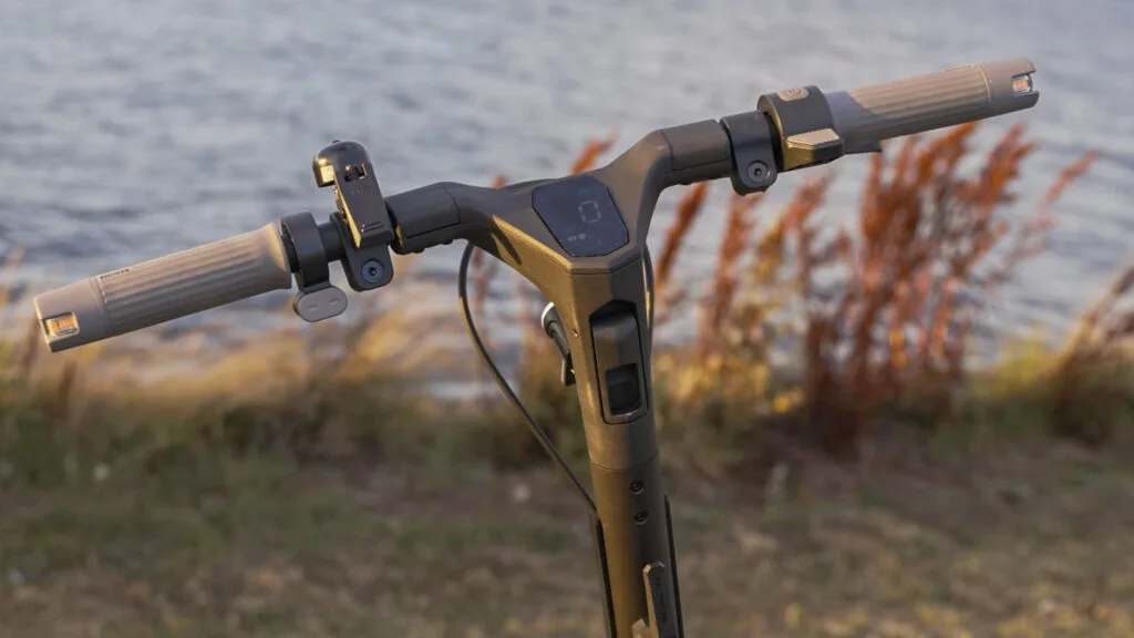 Navee ST3 Pro handlebars