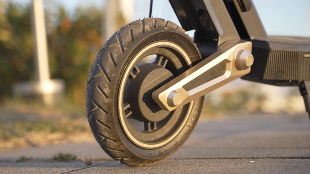 Navee ST3 Pro tire