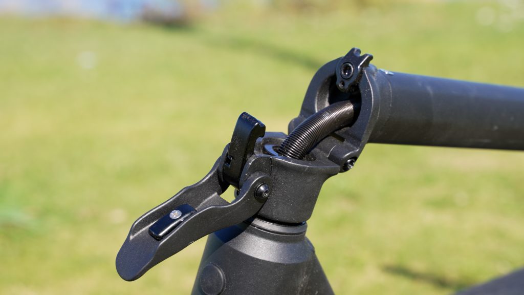 VX2 hub folding mechanism