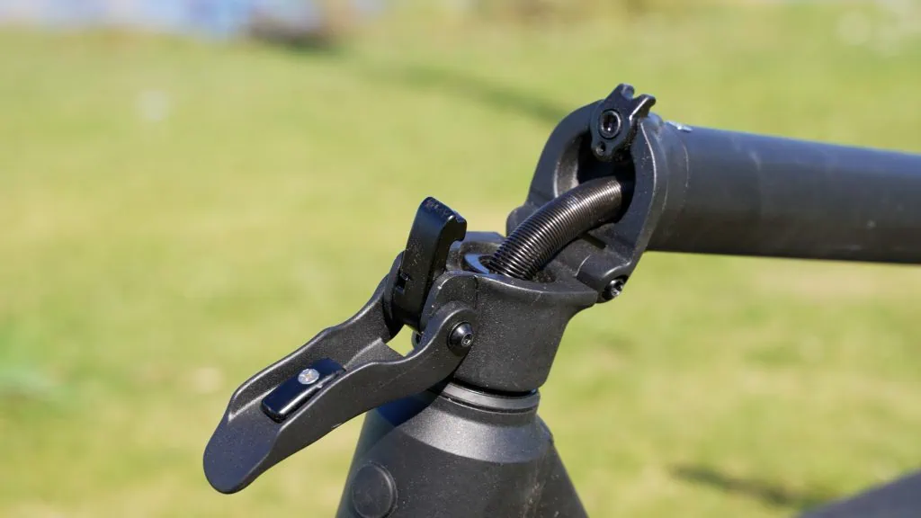 VX2 hub folding mechanism
