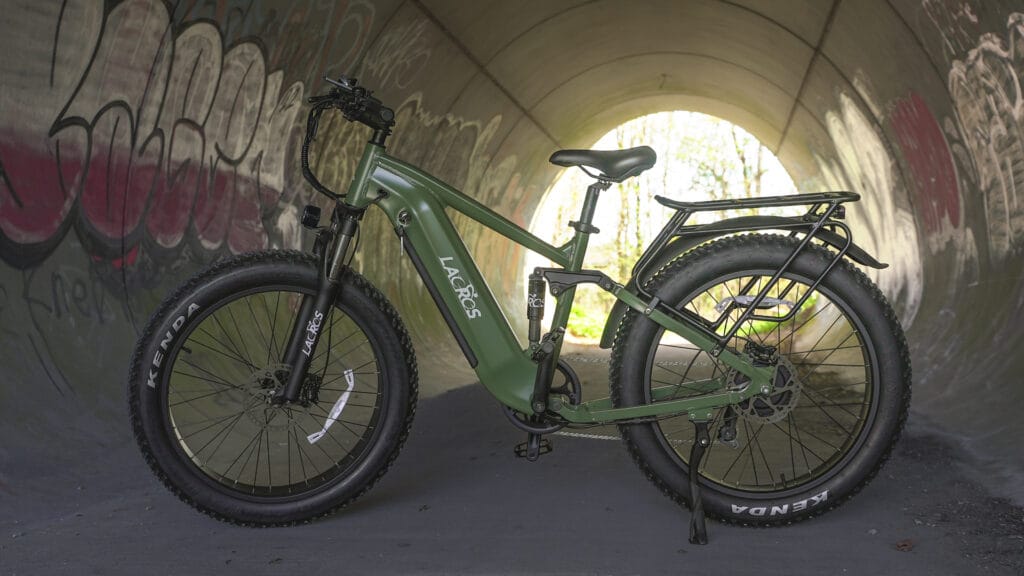 Lacros Thunder in a graffiti tunnel