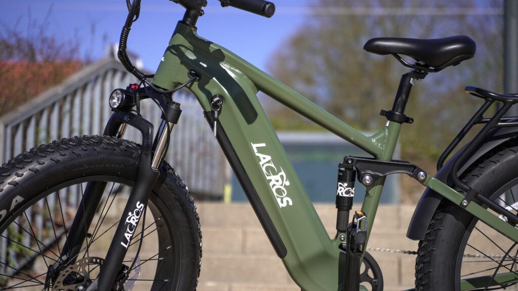 Picture of the frame and geometry on the Lacros Thunder ebike