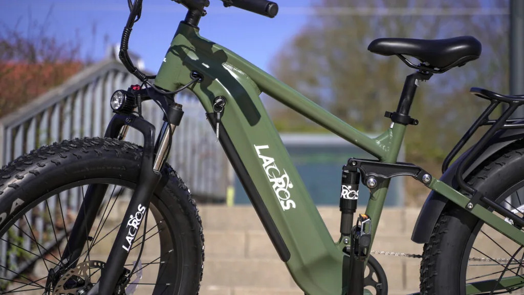 Picture of the frame and geometry on the Lacros Thunder ebike