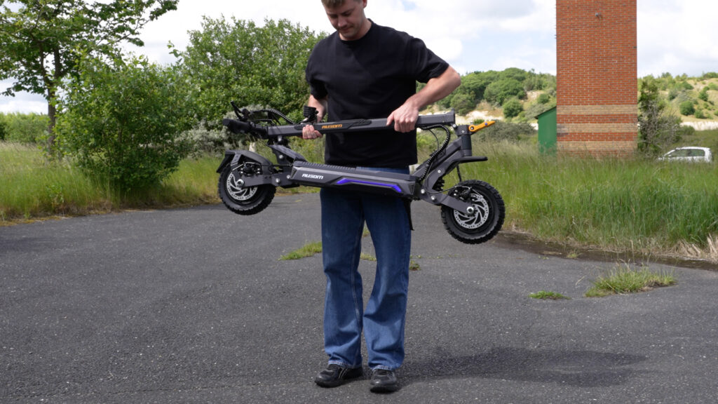 Folding and lifting the Ausom Gosoul 2 Pro
