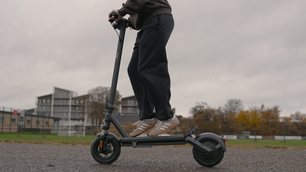 Rider compressing the VMAX VX2 Lite suspension